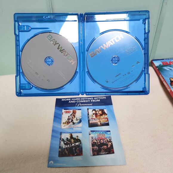 Baywatch (Blu-ray + DVD, 2017, Slipcover, EXPIRED Digital Code Included) Sleeve - Picture 8 of 11